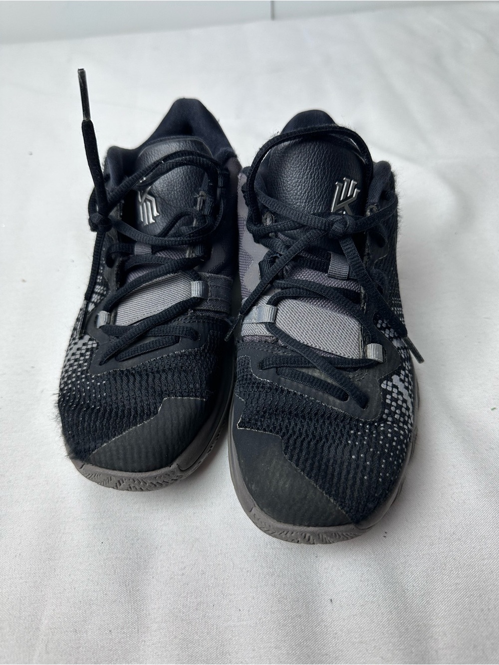 Nike Kyrie Flytrap Training Basketball Shoes Youth Sz 3Y Gray Black Lace Up